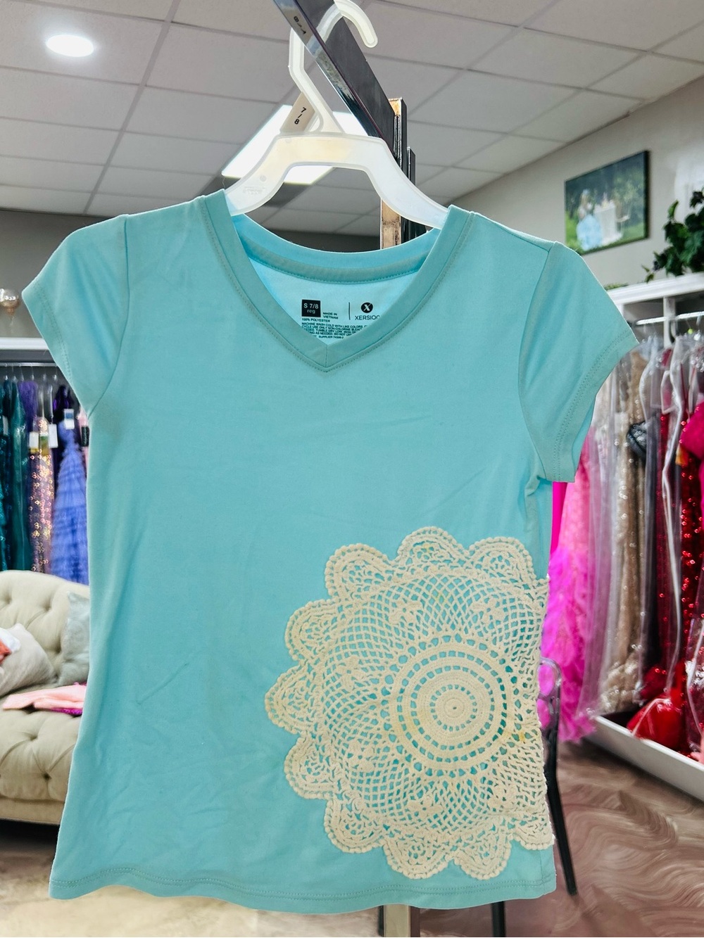 Xersion Aqua V-Neck Tee with Cream Crochet Applique